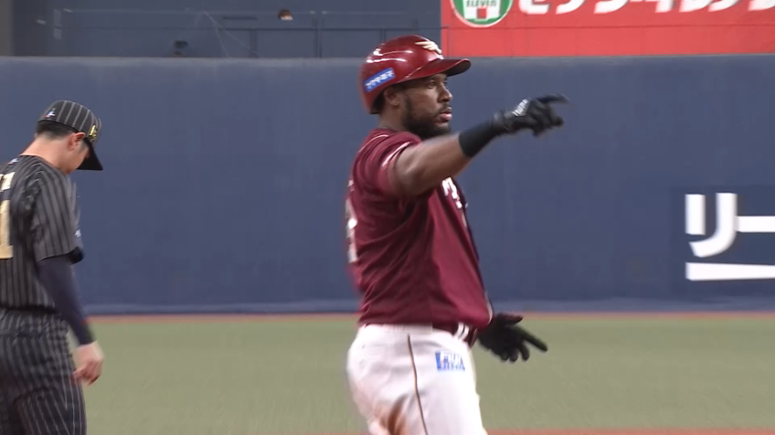 7回表・Eフランコ 本日3安打目は貴重な追加点となるタイムリー2ベース!!