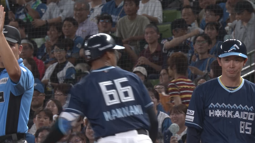 5回表・F万波中正 さらに追加点!! ライトへのタイムリーヒット!!