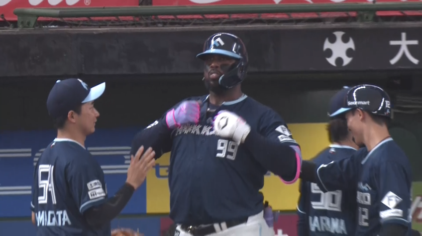 1回表・Fレイエス 豪快な一振りで先制HRを放つ!!