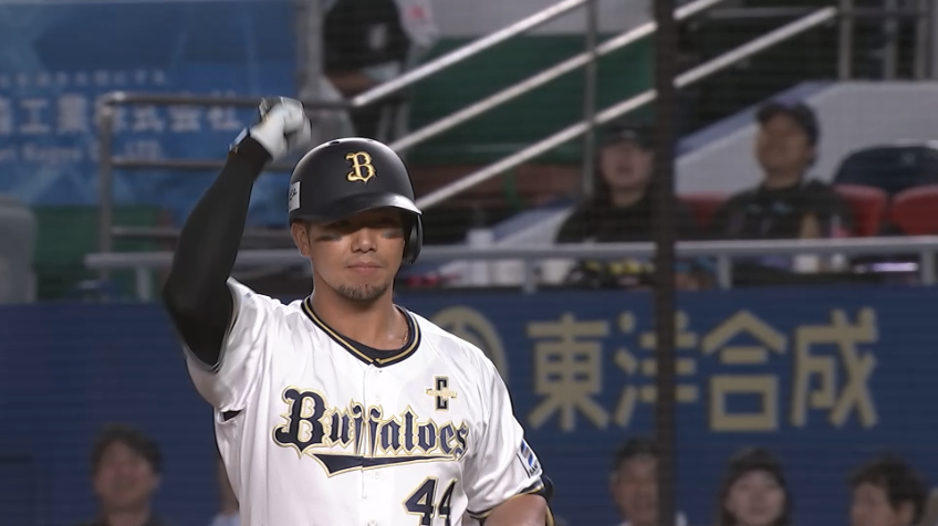 10回表・B頓宮裕真 ノーアウト満塁の場面でライトへ勝ち越しの犠牲フライを放つ!!