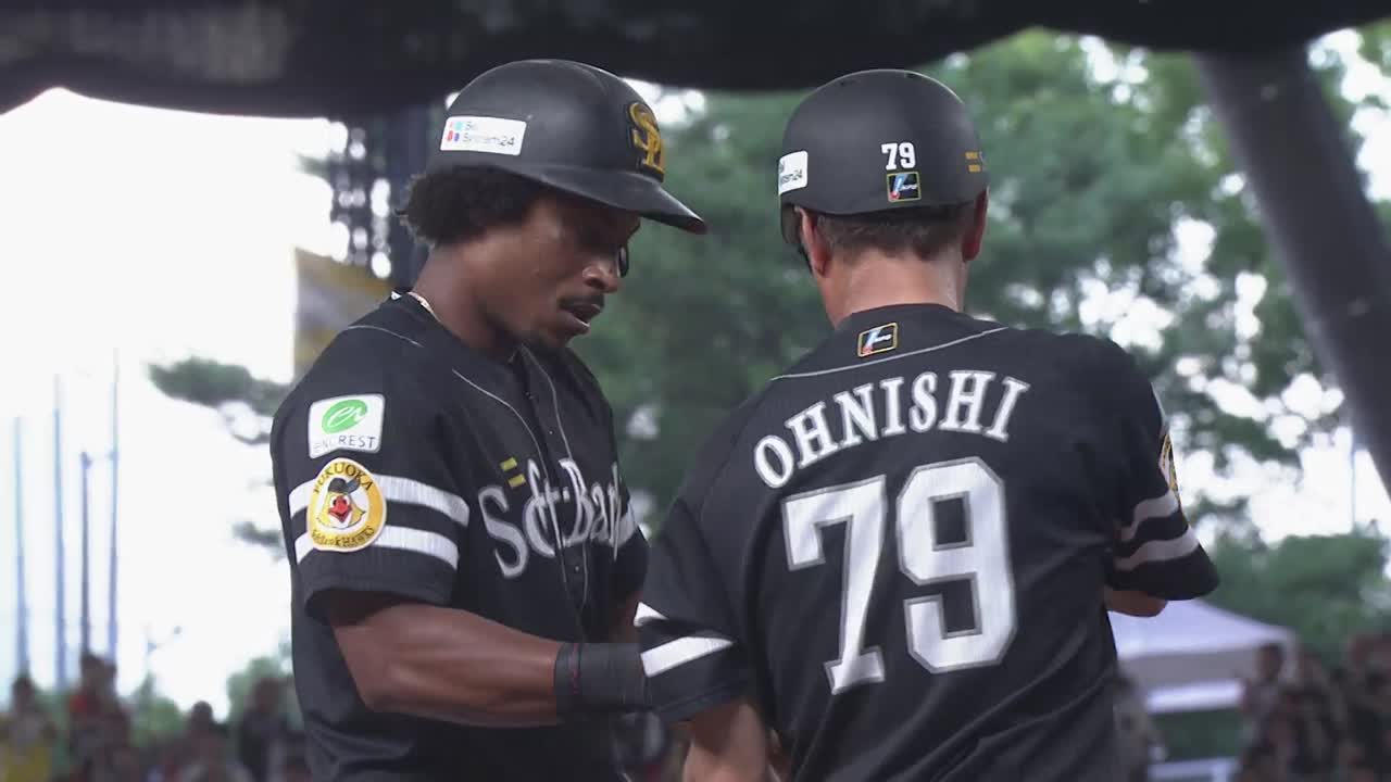3回表・Hダウンズ センター横へ勝ち越しの2点タイムリー3ベース!!