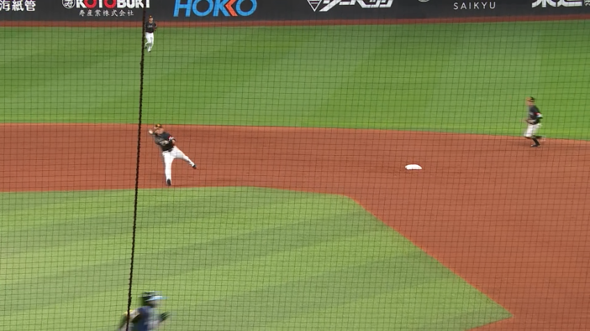 7回裏・H野村勇 素早く握り替えて1塁送球!!