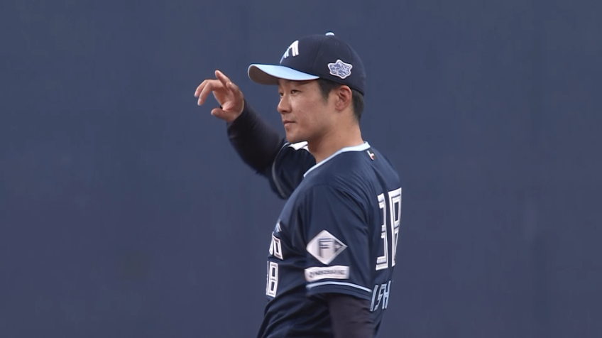 4回裏・F石井一成 攻守で躍動!! スライディングキャッチからアウトに!!