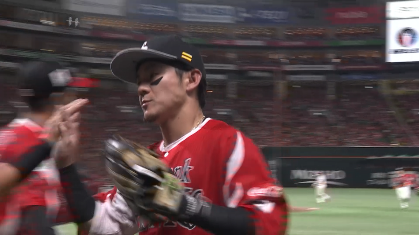 5回表・H牧原大成 一二塁間の打球をダイビングキャッチ!!