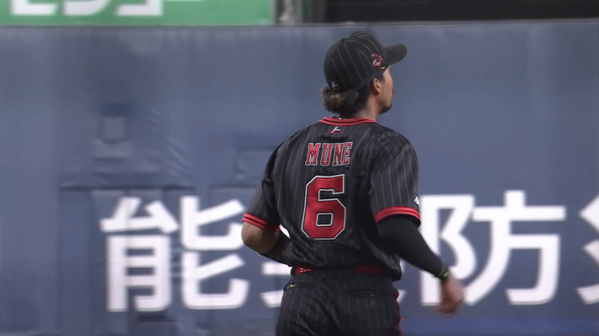 6回表・B宗佑磨 ボテボテの当たりを華麗に処理!!