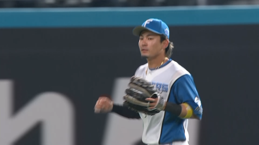 1回表・F水野達稀 抜けそうな打球を華麗な守備でアウトに!!