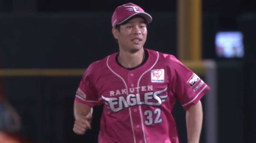 8回表・E中島大輔 勝ち越しを許さない正確なバックホーム!!