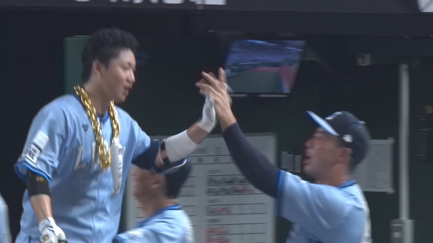 2回裏・L古賀悠斗 レフトポール際への先制2ランホームラン!!