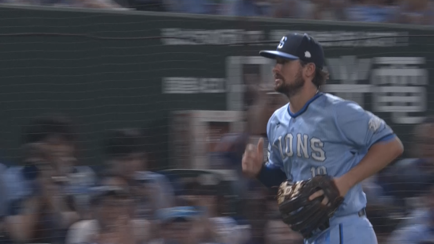 6回表・Lデービス 三遊間のゴロをスライディングキャッチで捌く!!