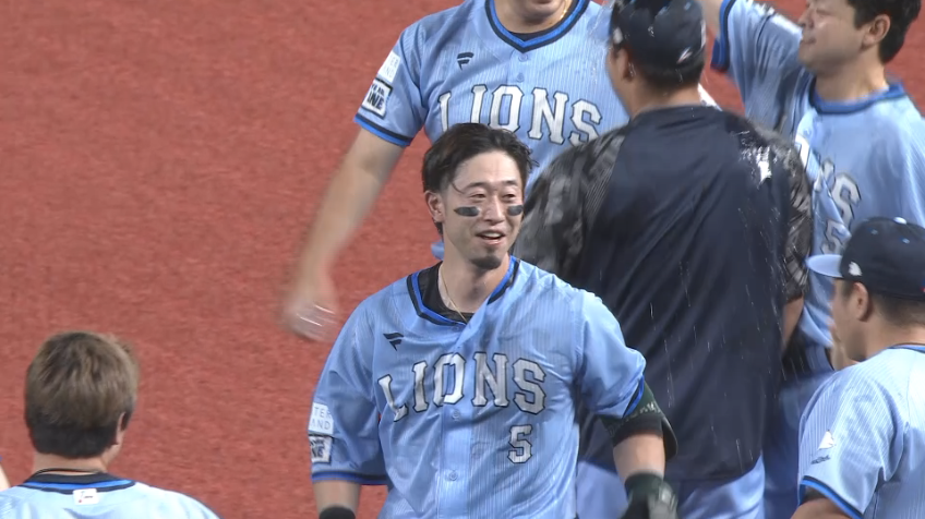 10回裏・L外崎修汰 レフトへサヨナラタイムリーヒットを放ち接戦を制する!!