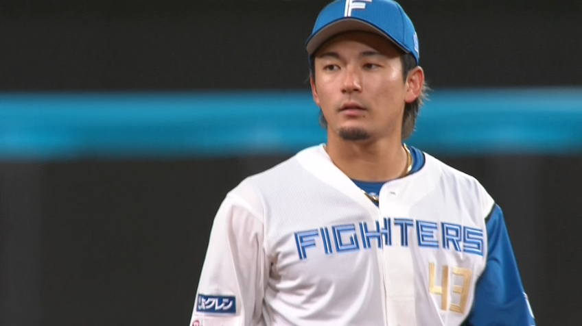 7回表・F水野達稀 守備で魅せる!! 抜けそうな打球をスライディングキャッチ!!