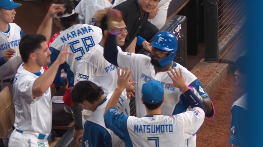 8回裏・Fレイエス フルカウントから落ちる球を仕留めた!! 左中間への同点HR!!