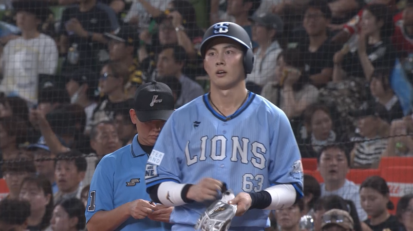 5回裏・L長谷川信哉 グラブをはじくタイムリーヒットで反撃!!