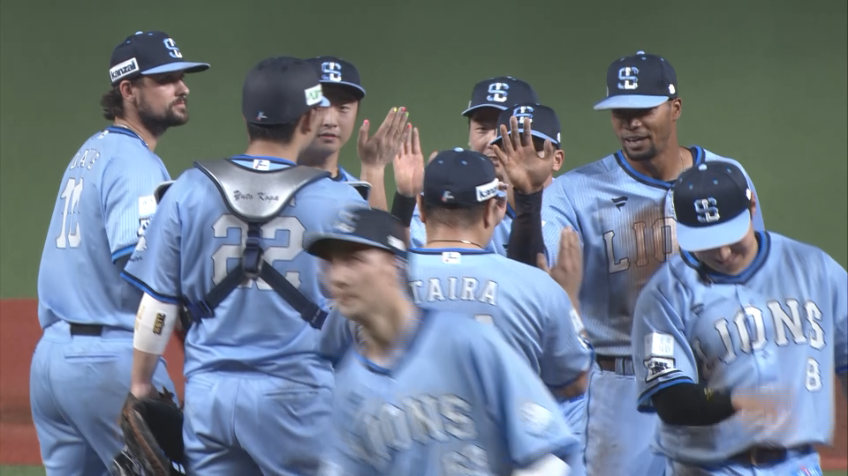 9回表・Lモンテル オーバーランを見逃さず2塁送球しゲームセット!!