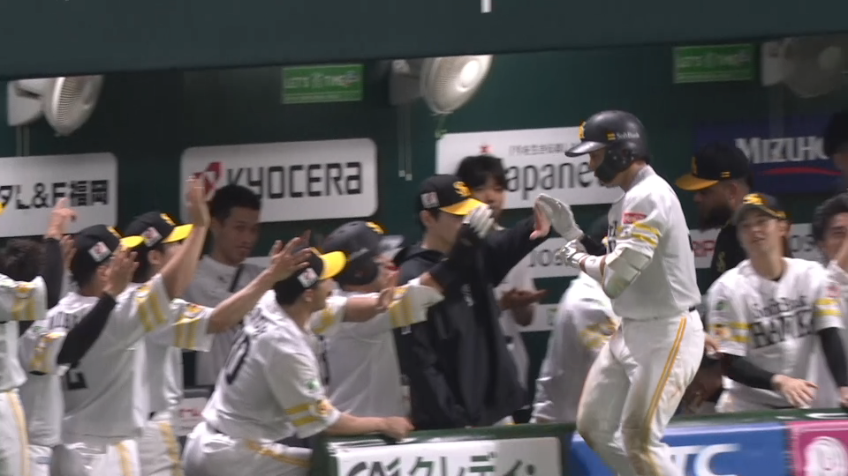 8回裏・H野村勇 ホームランテラスに飛び込む第11号ソロホームランを放つ!!