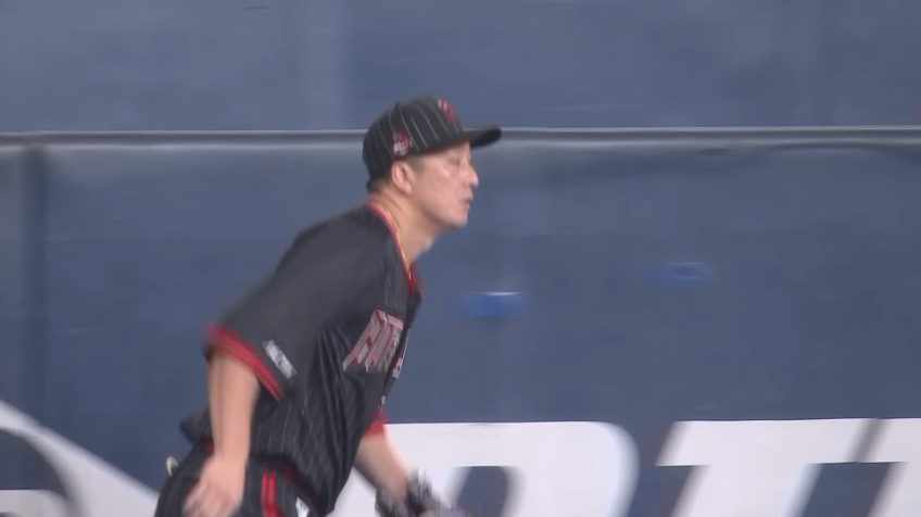 9回表・B杉本裕太郎 フェンス際のフライをジャンピングキャッチ!!