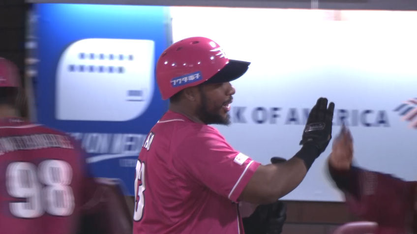 6回裏・Eフランコ レフトへ2打席連続ホームラン!!