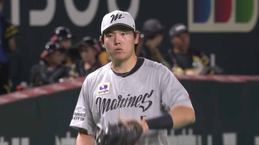 7回裏・M安田尚憲 スライディングしながら逆シングルで捕球する好プレー!!