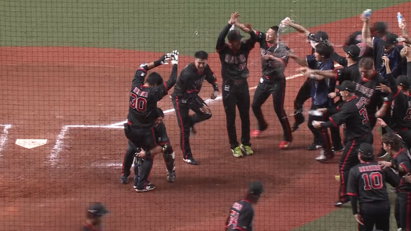 12回裏・B廣岡大志 歓喜の一撃!! レフトスタンドへサヨナラホームランを放つ!!