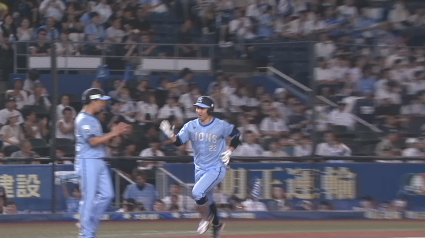 3回表・L古賀悠斗 初球を捉えた打球はレフトへの先制ホームラン!!