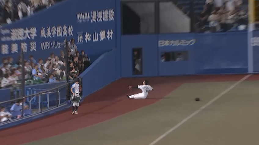 6回表・M西川史礁 落下点へ一直線!! スライディングキャッチ!!