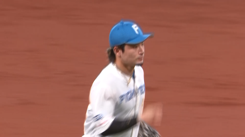 3回表・F水野達稀 三遊間の深いところから好送球!! 投手を助ける!!