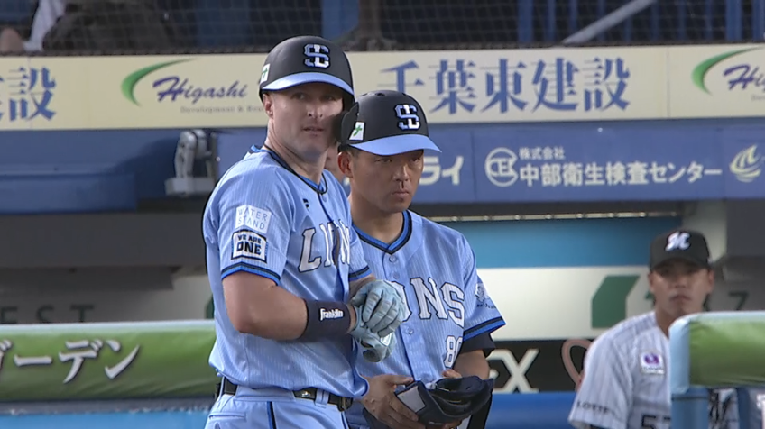 1回表・Lネビン 頼もしい4番!! センターへ抜けるタイムリーで先制!!