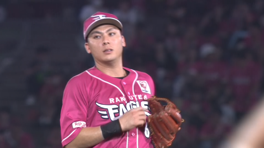 8回表・E村林一輝 抜けそうな打球を1回転しながら正確に送球!!