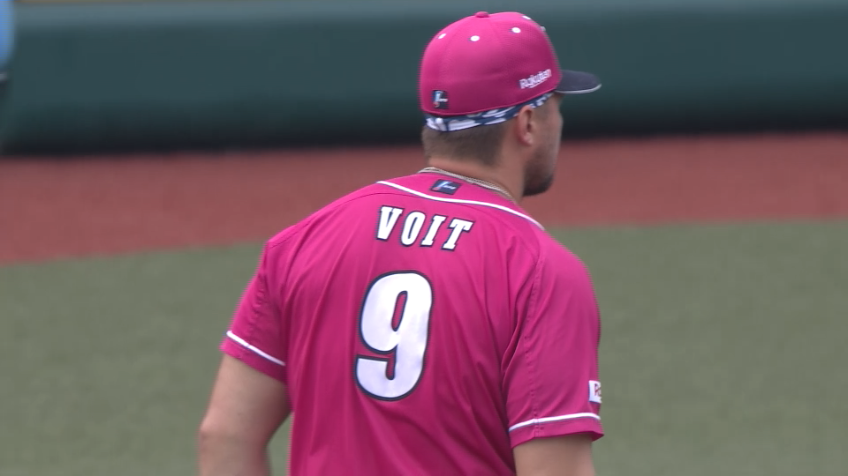 2回表・Eボイト 高いバウンドのファーストゴロをジャンプして捕球!!