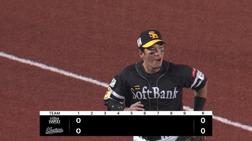 1回裏・H栗原陵矢・中村晃 痛烈な当たりを逆シングルで捕球!!送球がバウンドするもナイスカバー!!