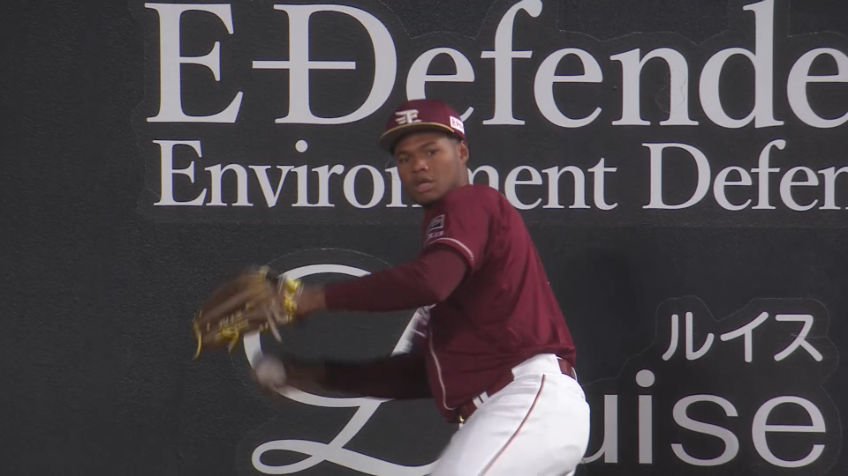 1回裏・Eゴンザレス フェンス際の打球を好捕し先制を許さない!!