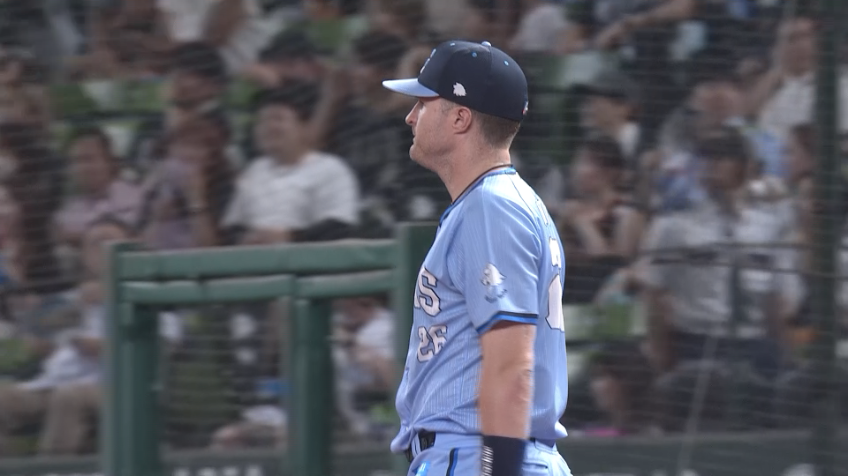 1回表・Lネビン 初回から好守で魅せる!! ライン際の打球をダイビングキャッチ!!