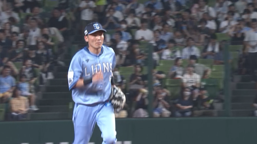 6回表・L源田壮亮 これぞたまらん!! センターに抜けそうな打球をランニングスロー!!