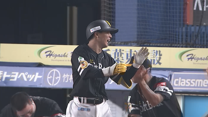 3回表・H佐藤直樹 直球を上手く捉えた!! 左中間スタンドへのソロHRで追加点!!