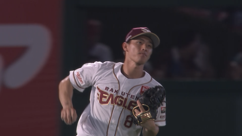 8回表・E辰己涼介 落ちそうな打球をランニングキャッチ!!