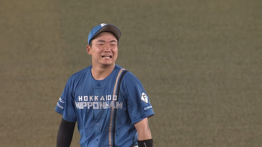 8回裏・F山縣秀 好守連発!! センターに抜けそうな打球に飛びついてキャッチ!!