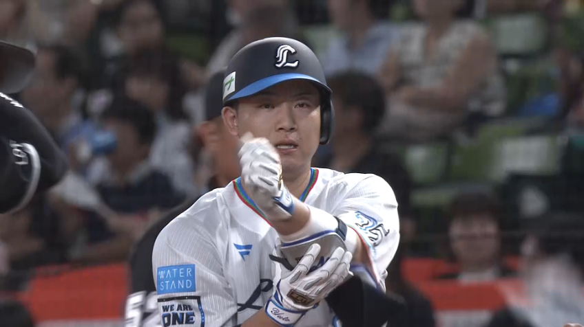 4回裏・L古賀悠斗 10試合連続安打となるタイムリーヒットで1点を返す!!