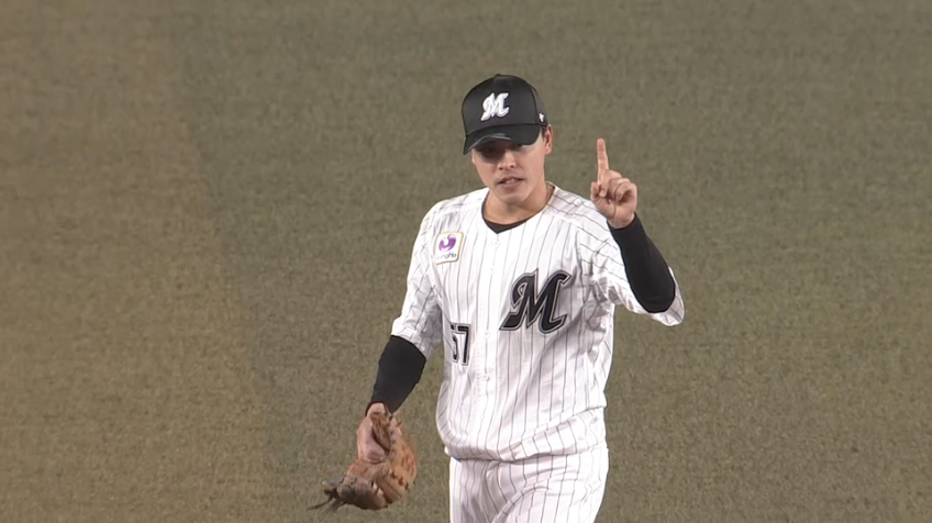 5回表・M小川龍成 二遊間の打球をダイビングキャッチで進塁許さず!!