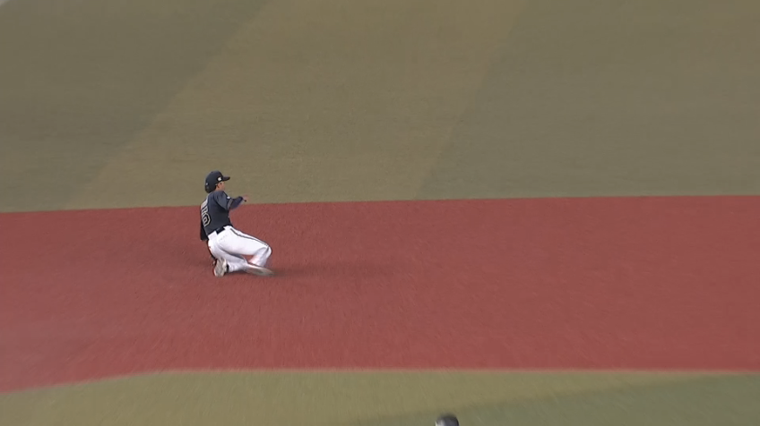 6回裏・B宗佑磨 難しいバウンドのゴロをアウトにする!!