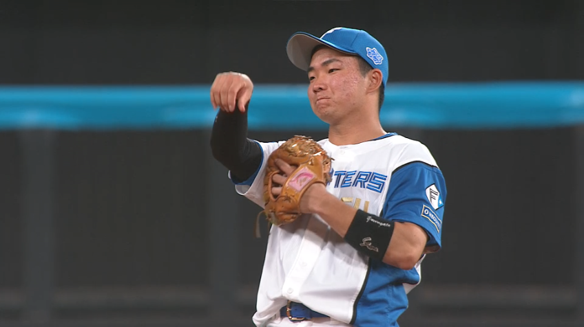 2回表・F山縣秀 難しいバウンドを上手く処理しアウトに!!