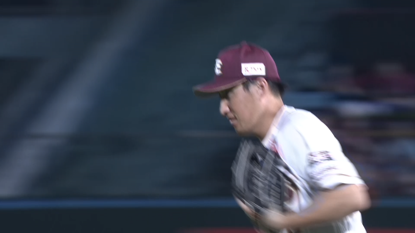 11回表・E小深田大翔 外野に抜けそうな打球を1回転して1塁送球!!