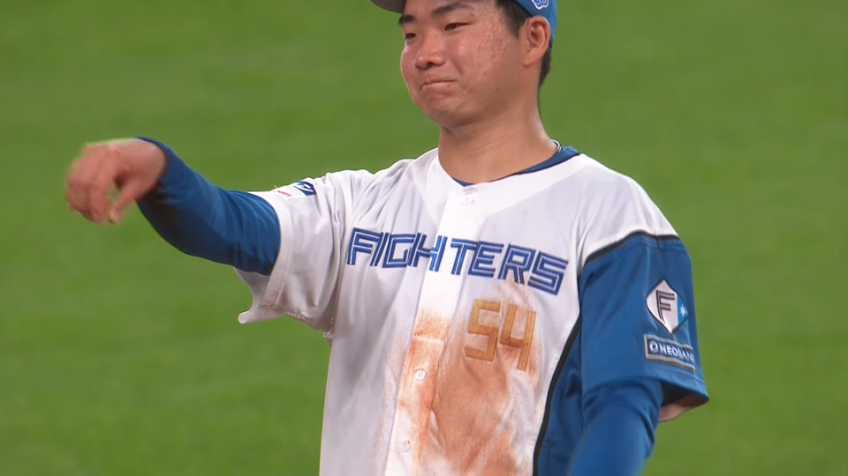 7回表・F山縣秀 ダイビングキャッチから素早い送球でアウトに!!