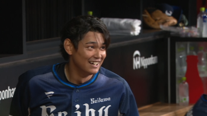 9回裏・L西川愛也 センター後方への打球を背走しながらキャッチ!!