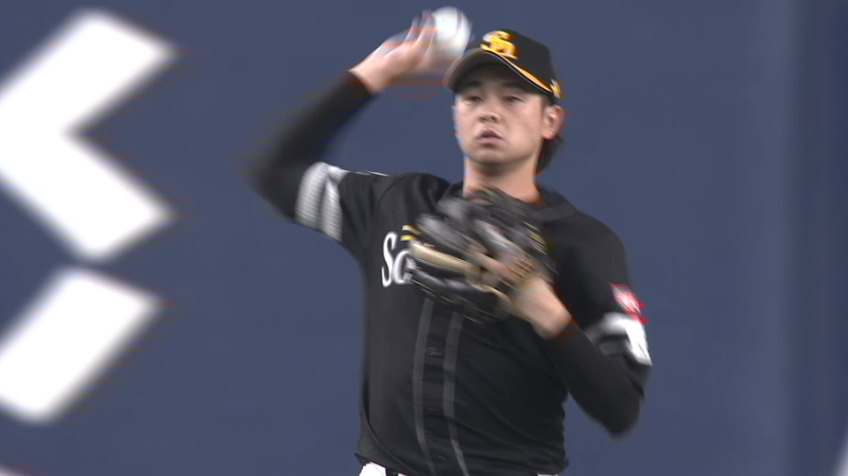 1回裏・H川瀬晃 好走で追いつく!! センター前への打球を後ろ向きでキャッチ!!