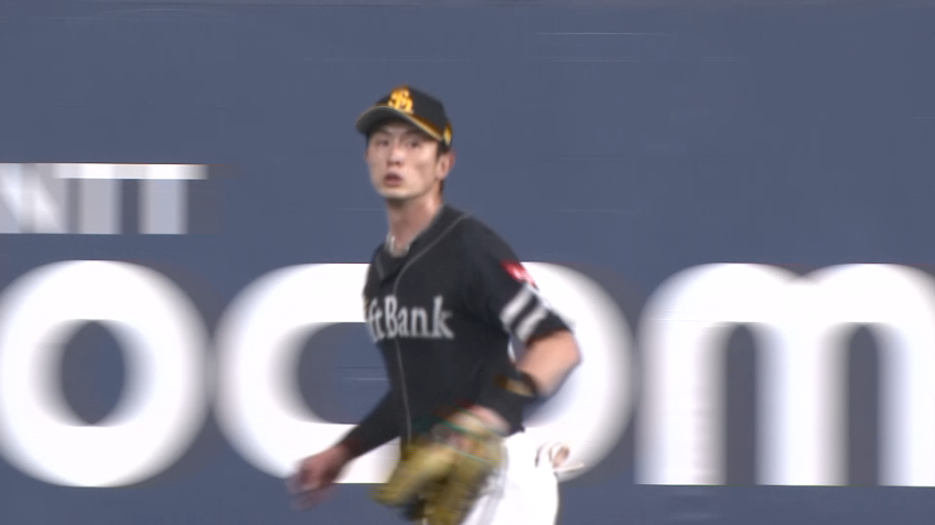 3回裏・H周東佑京 落下点まで一直線!! 快足飛ばして左中間の打球を掴み取る!!