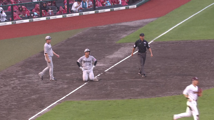 4回表・M西川史礁 送球中に三塁まで到達する好走塁!!