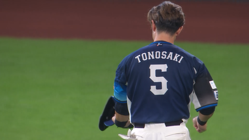 3回裏・L外崎修汰 ライト前への打球をスライディングキャッチ!!