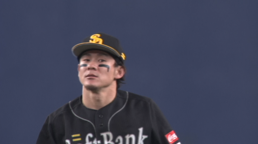 4回裏・H牧原大成 頭上を越えそうな打球をジャンピングキャッチするファインプレー!!