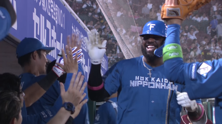 8回表・Fレイエス 同点に追いつくソロホームラン!!