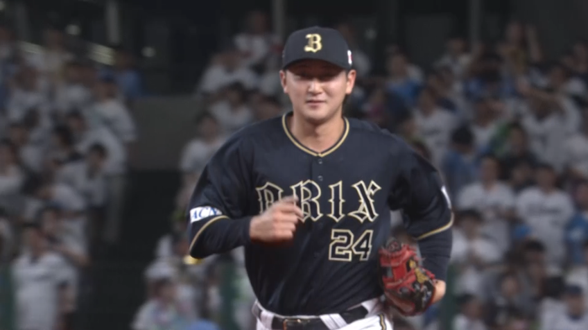 7回裏・B紅林弘太郎 抜けそうな打球に追いつき一回転しながら送球してアウトに!!